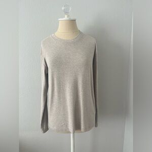 🏷️ Uniqlo Beige Long Sleeve